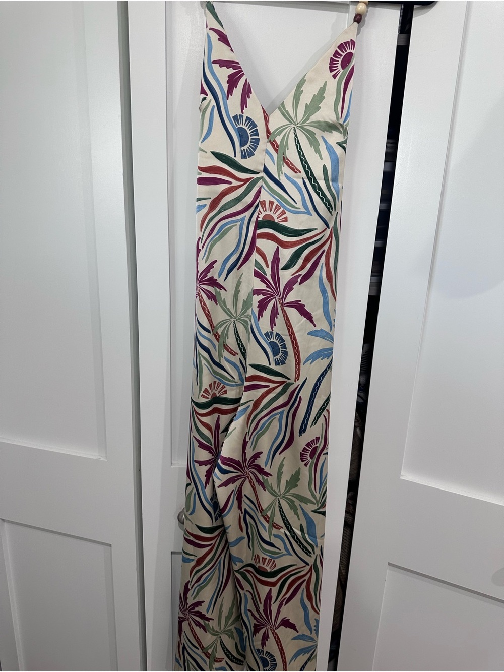 Dress Forum Cream jumpsuit with Blue, Green & Magenta Palm Print

Has pockets